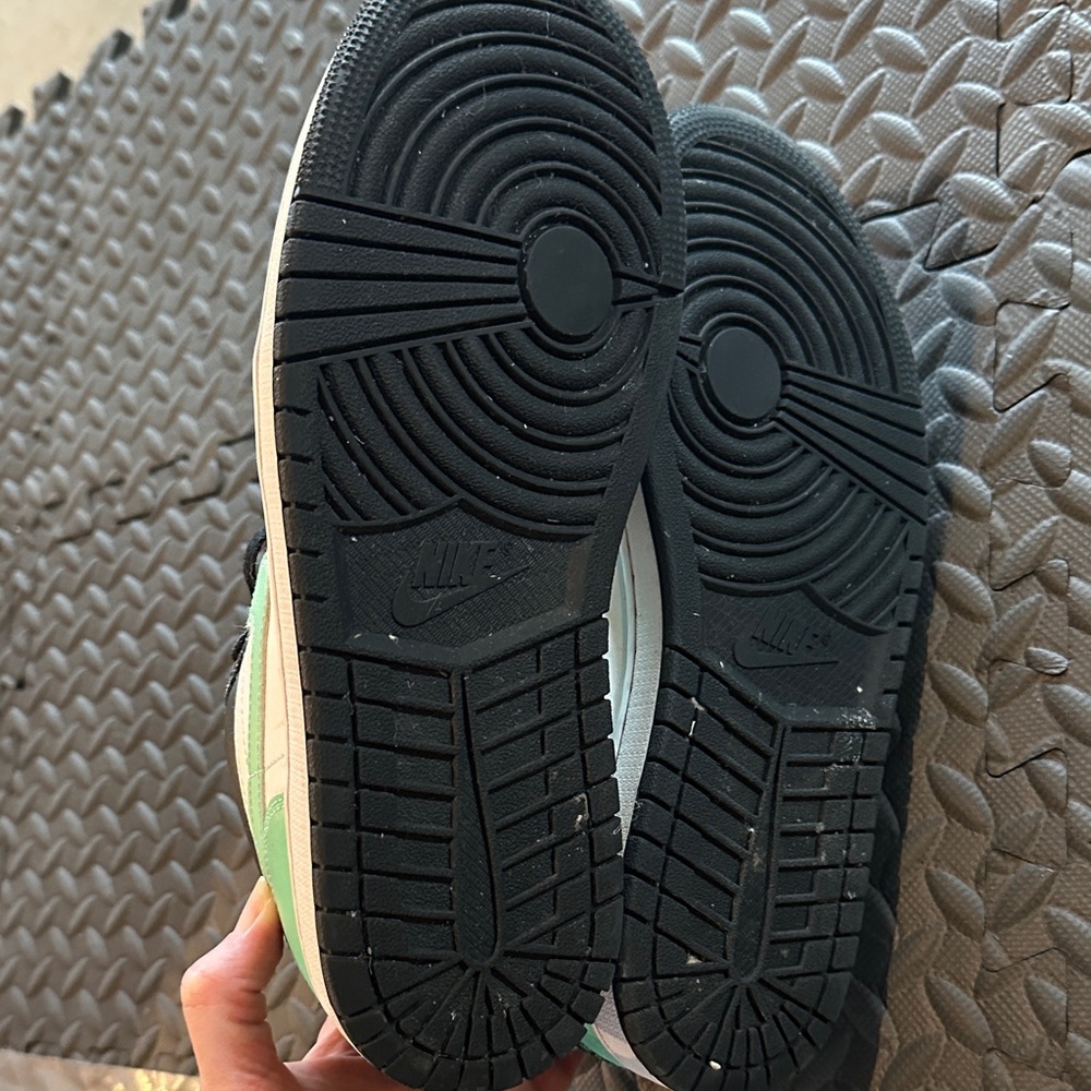 Nike Low Top Sneakers in Black, White & Mint Green - Picture 3 of 4